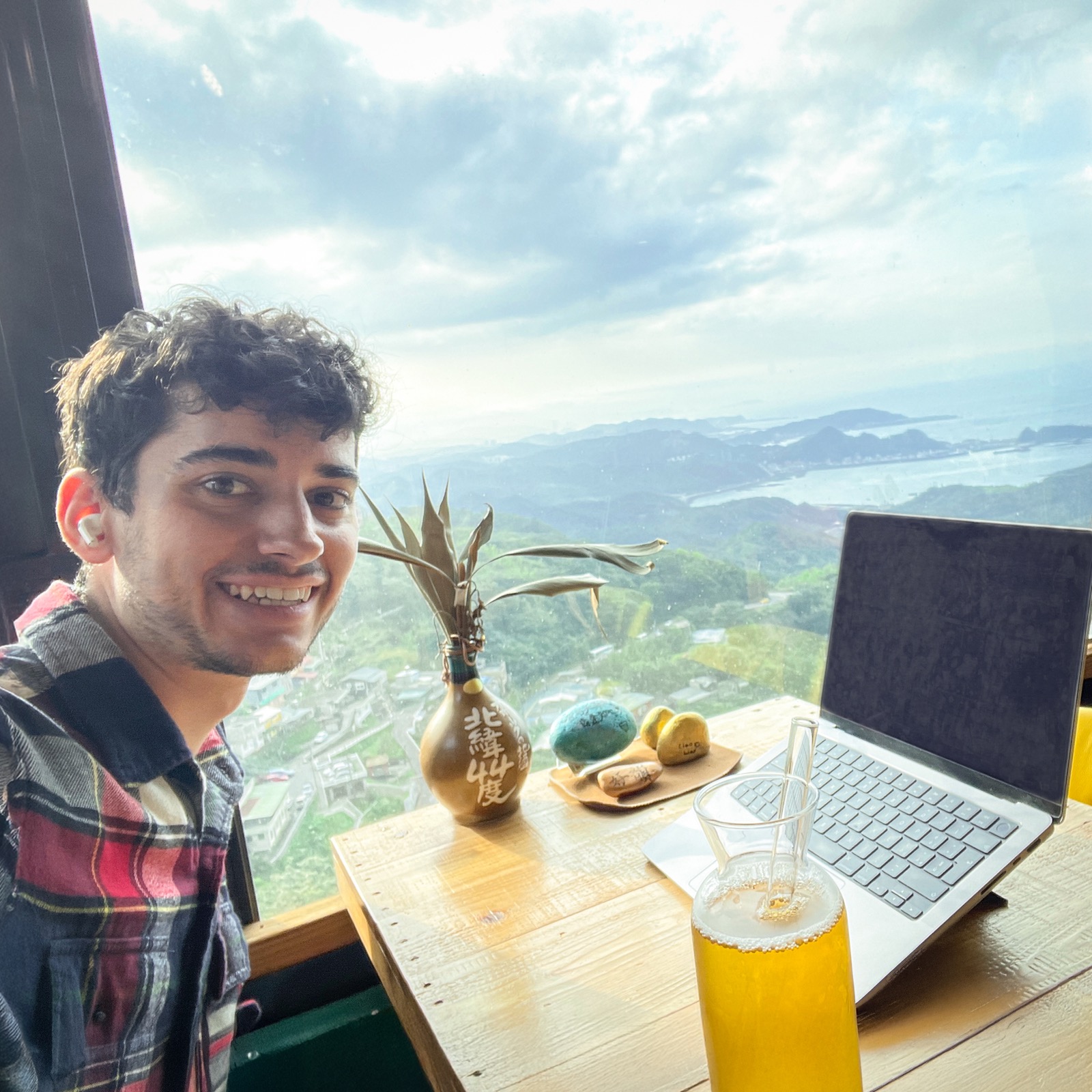 Kian Noren writing in a Taiwanese tea house